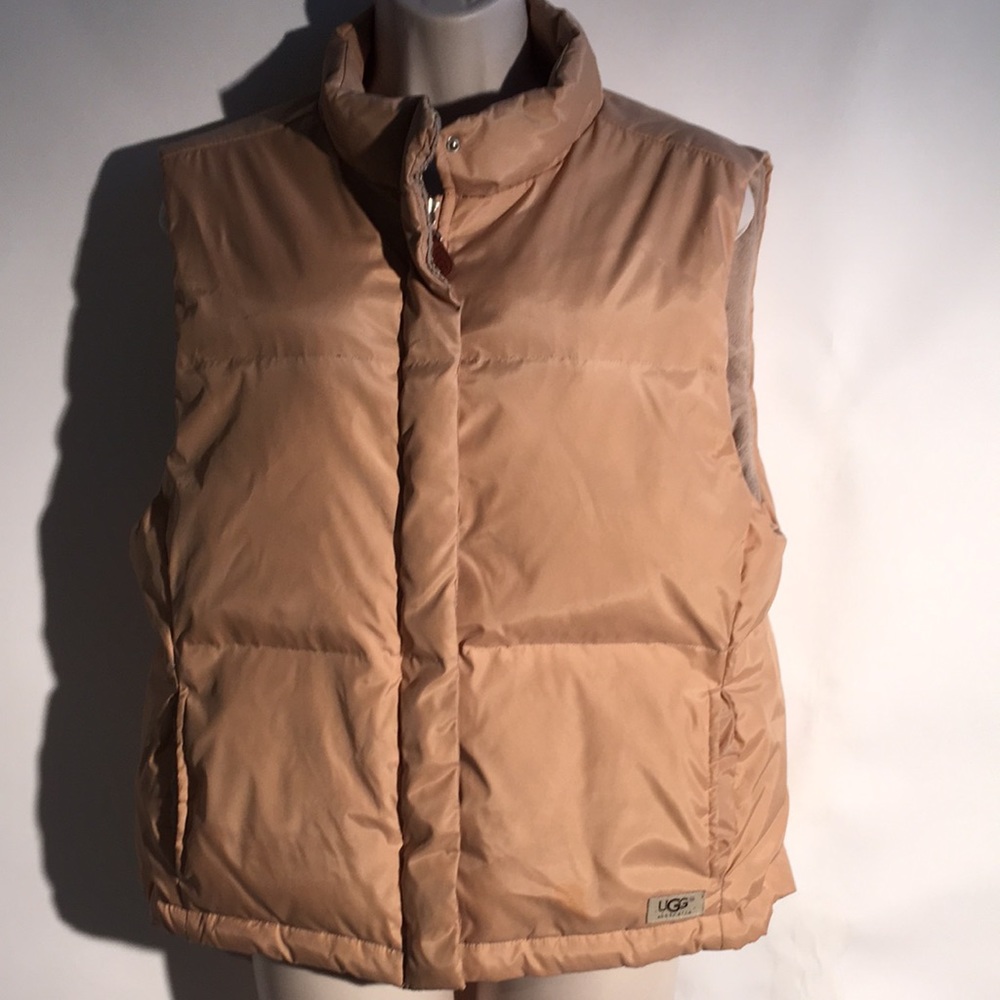 Ugg vest size large fits med also